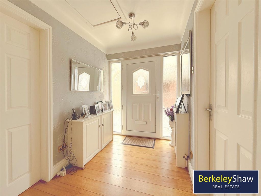 Property photo 3 of 13 Hall