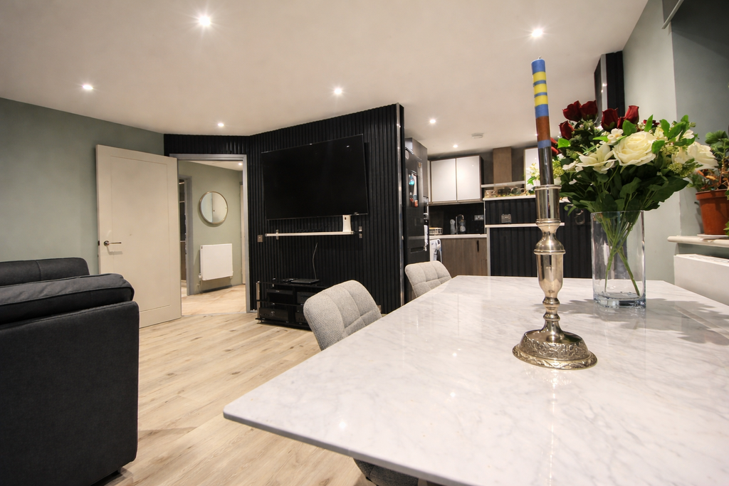 Property photo 1 of 9 0Dcbb571-F392-40C3-9C1D-12De7953D9B1