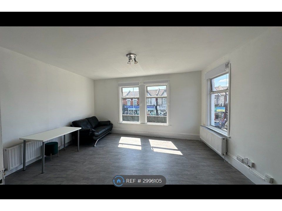 Property photo 1 of 11 Living Room Picture