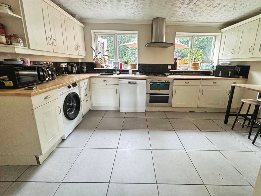 Property photo 3 of 16 Kitchen