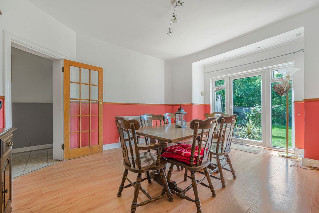 Property photo 3 of 19 Dining Room (2)