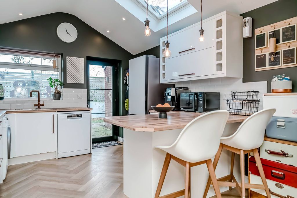 Property photo 3 of 39