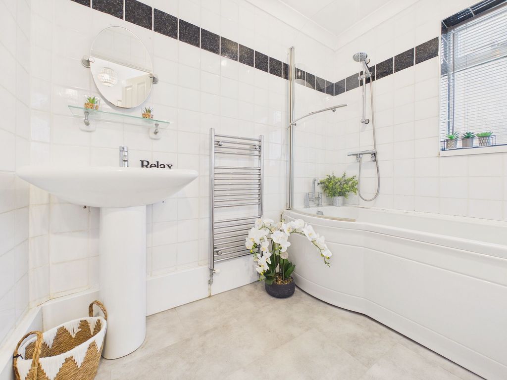 Property photo 3 of 12 Bathroom