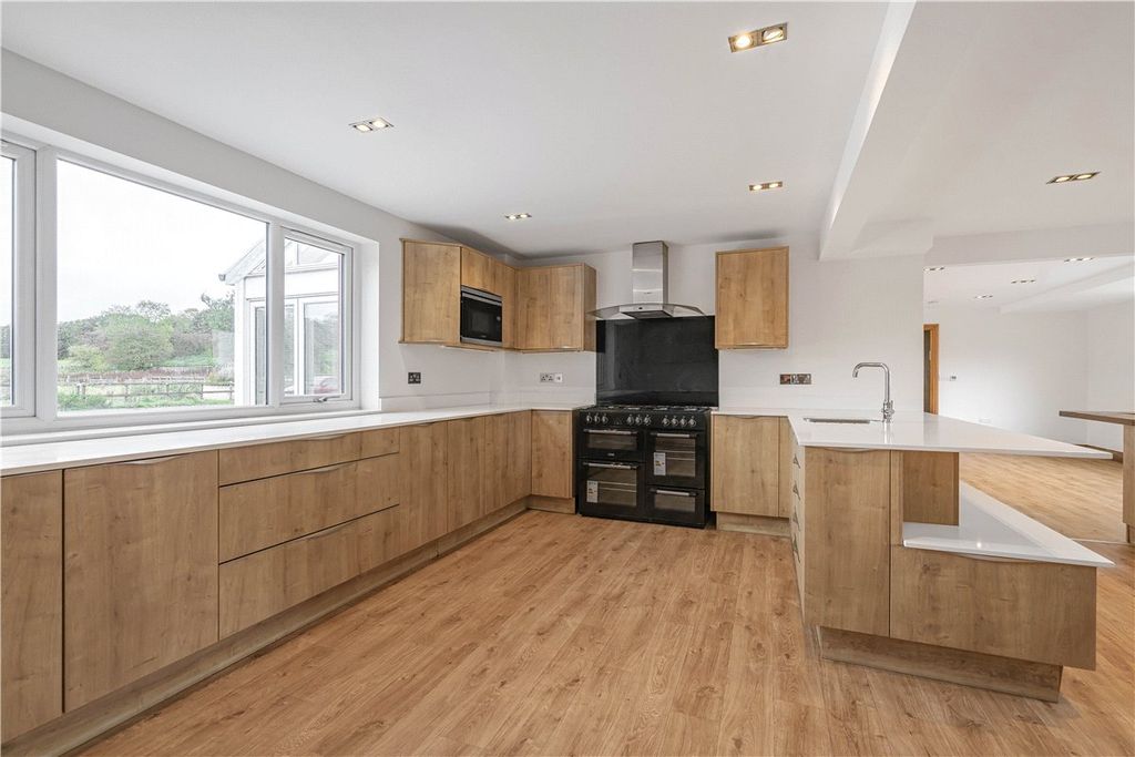 Property photo 3 of 33 Picture No. 03