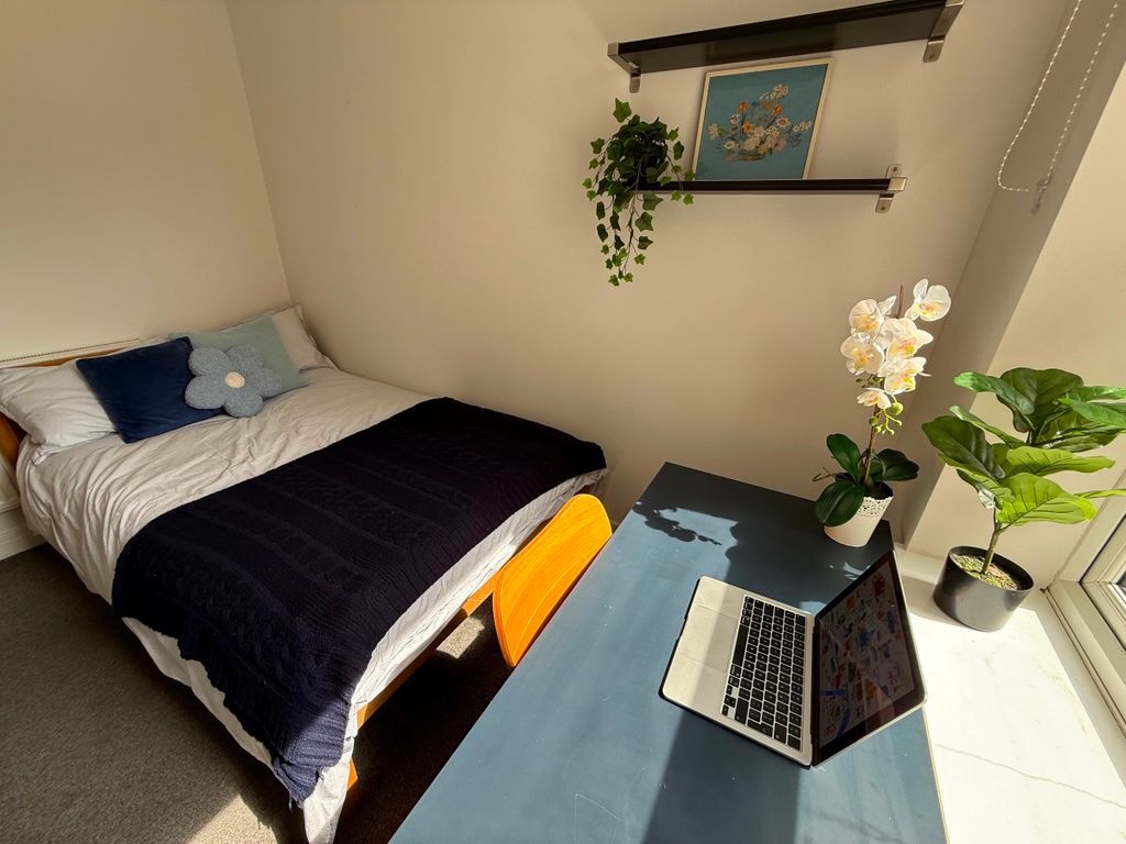 Property photo 3 of 9 17571-2
