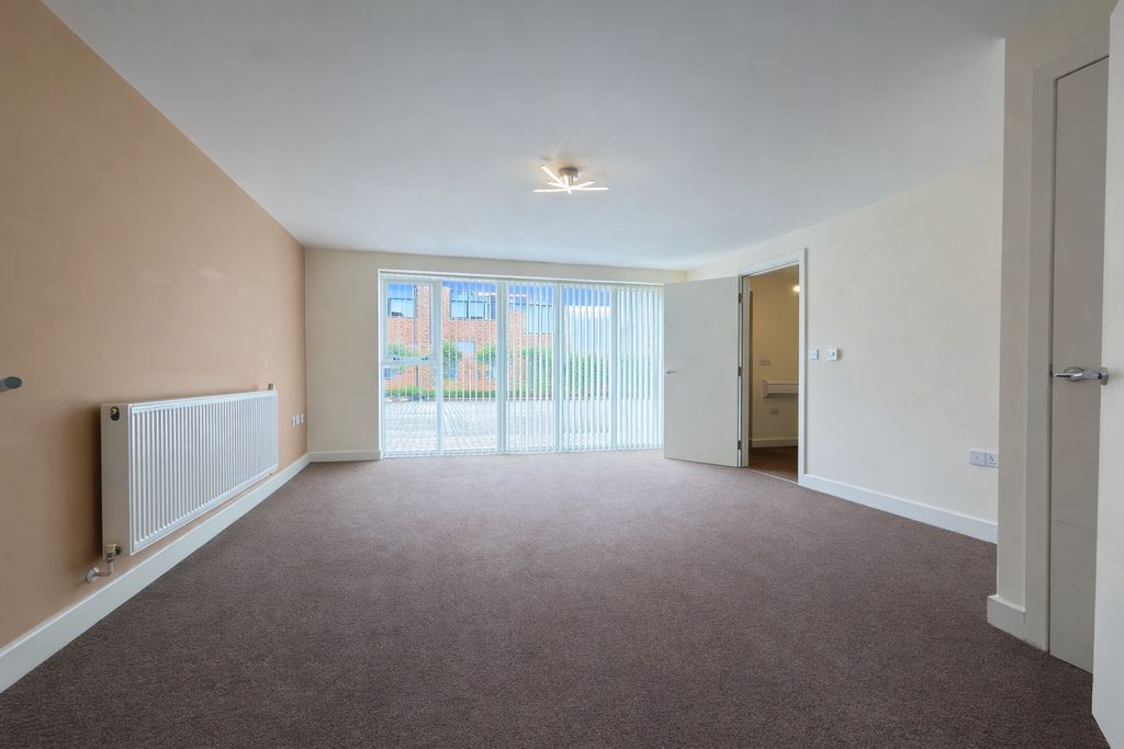 Property photo 3 of 27