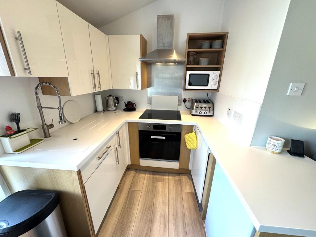 Property photo 3 of 42 Livingroom/Kitchen