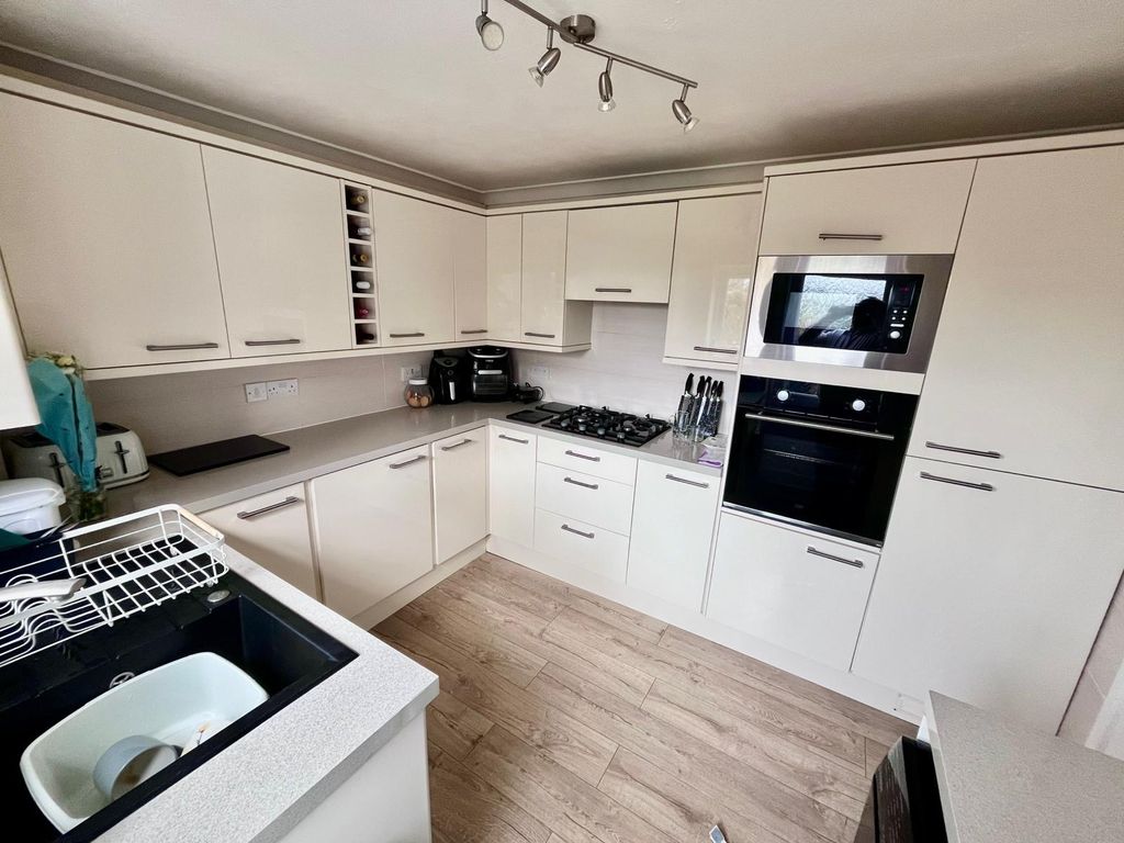 Property photo 3 of 23