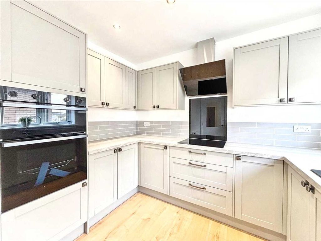 Property photo 2 of 16 Kitchen