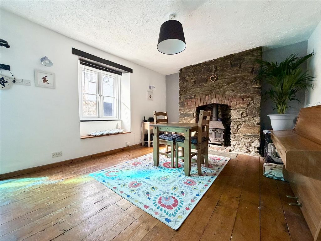 Property photo 3 of 25 Dining Room