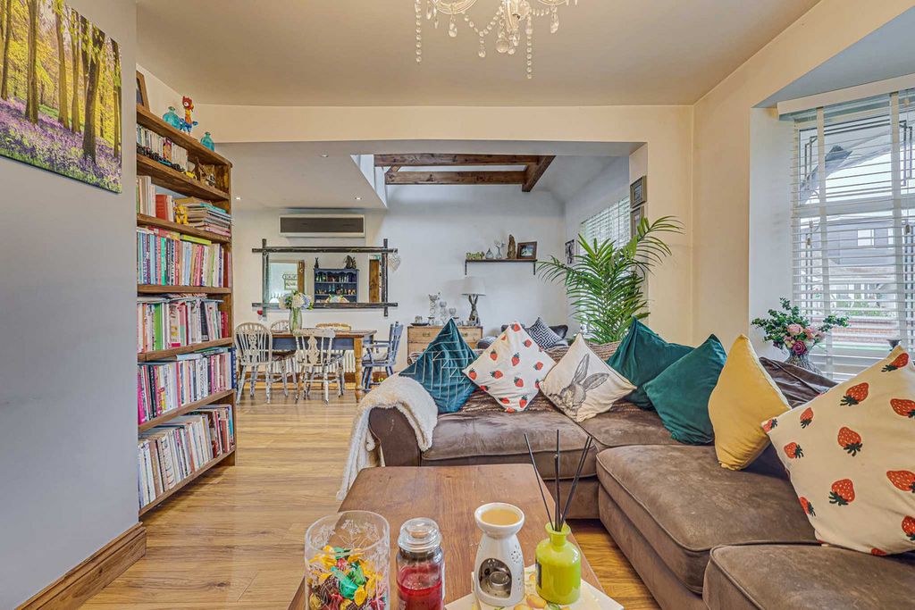 Property photo 2 of 33