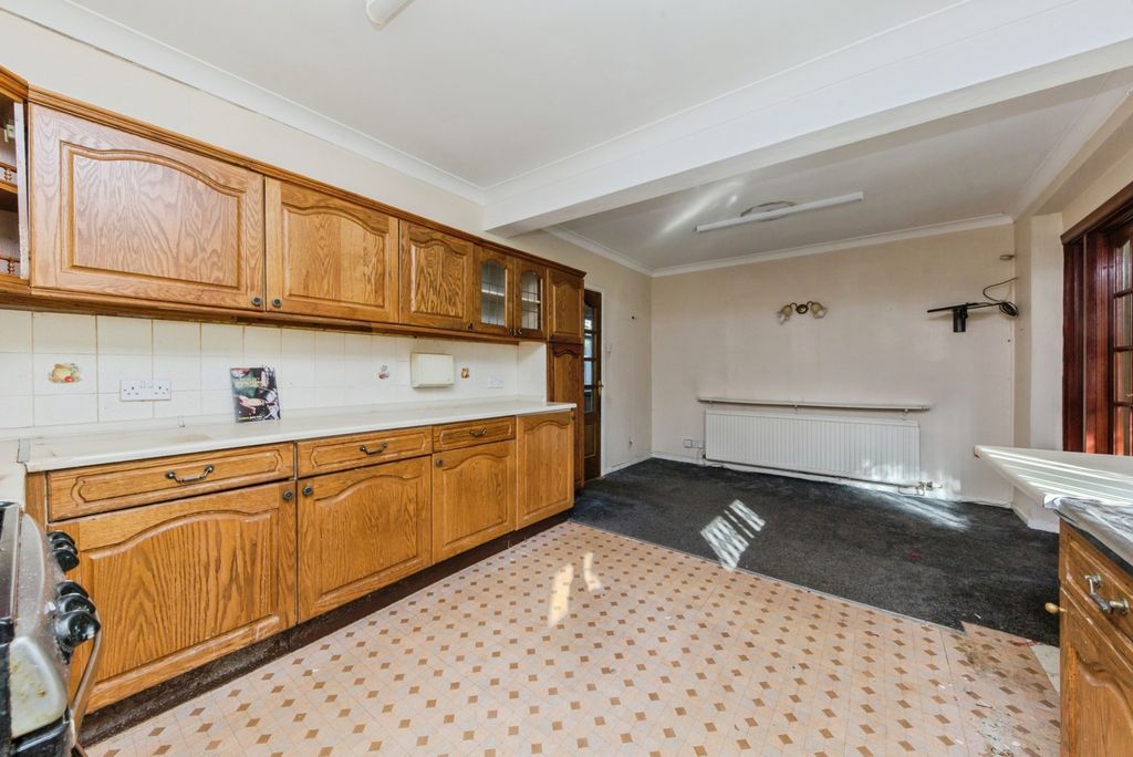 Property photo 2 of 17 Photo