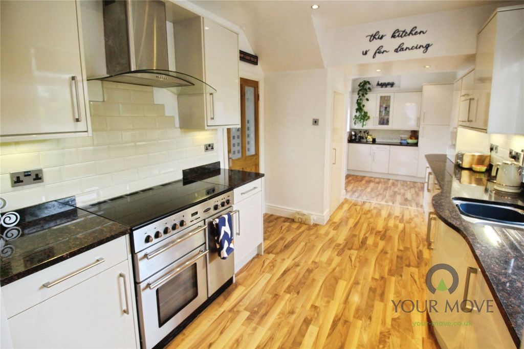 Property photo 3 of 30 Kitchen