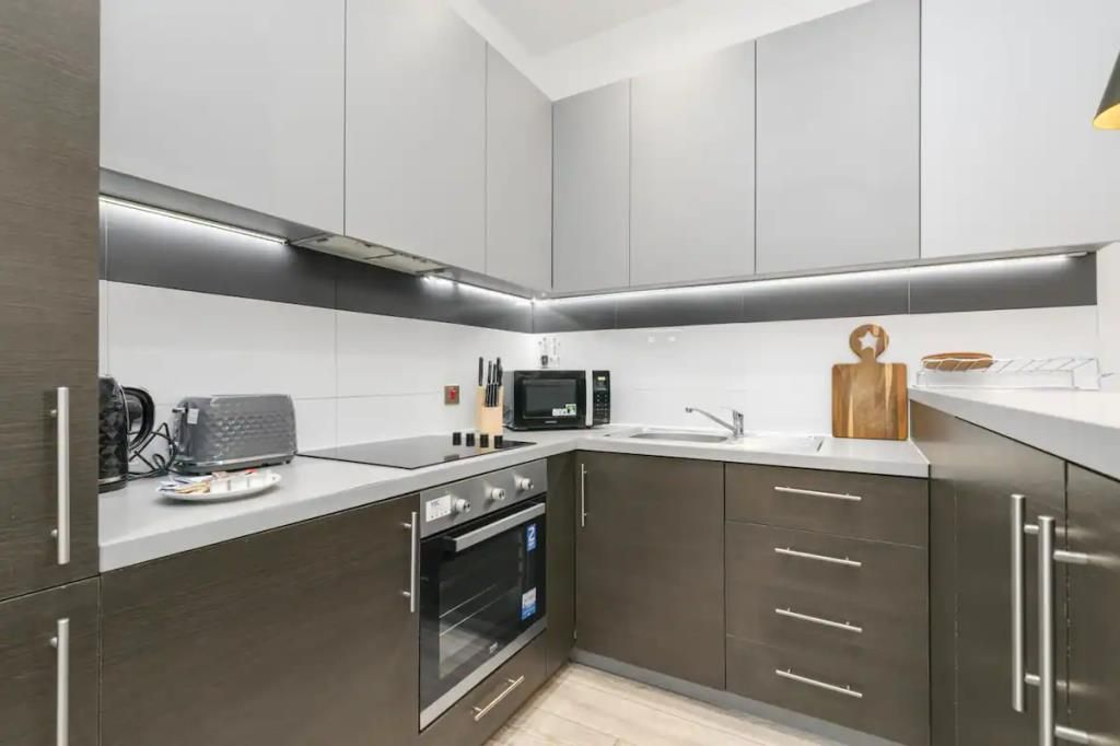 Property photo 3 of 10 Kitchen