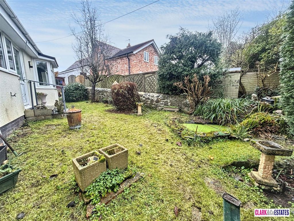 Property photo 2 of 8 Garden