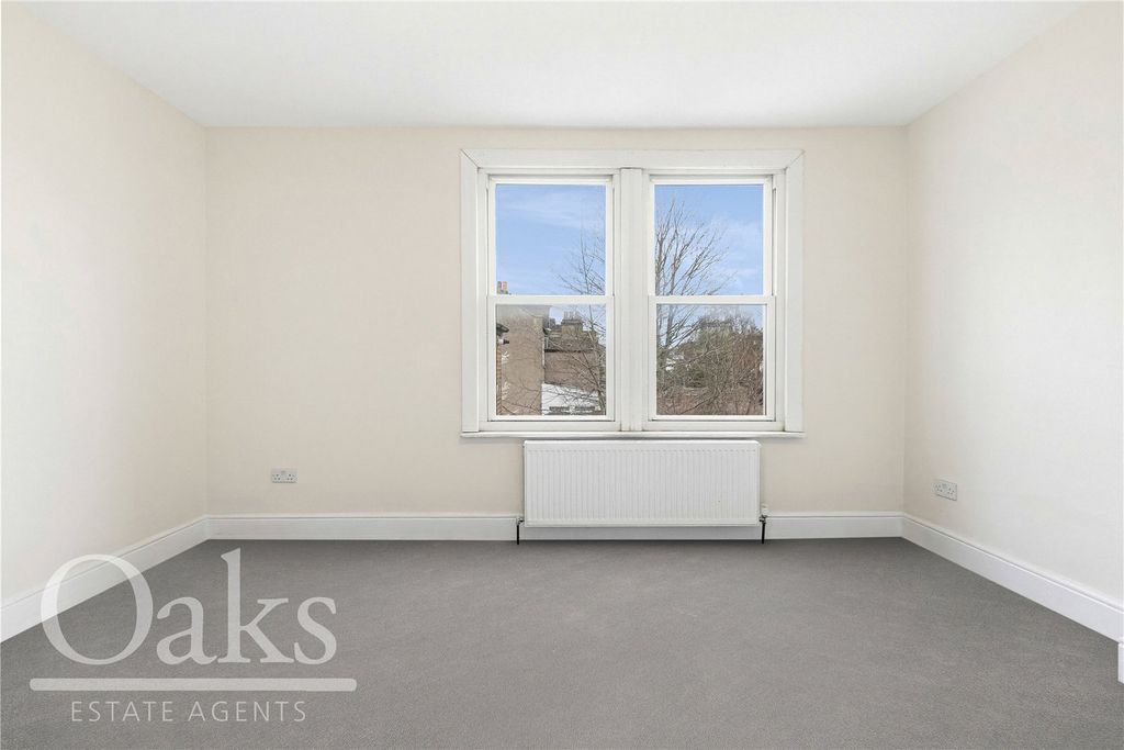 Property photo 2 of 8 Picture No. 11