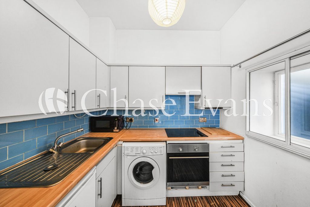 Property photo 2 of 9 Kitchen