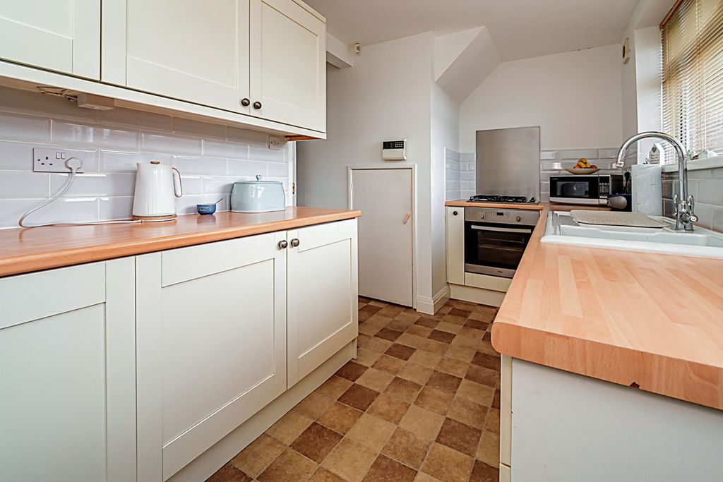 Property photo 2 of 16 Kitchen