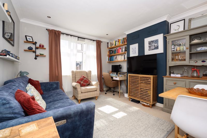 Property photo 3 of 9 Photo 5