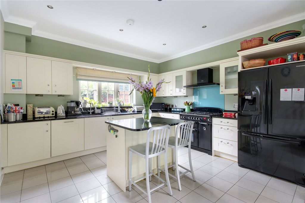 Property photo 3 of 15 Kitchen/Breakfast Rm