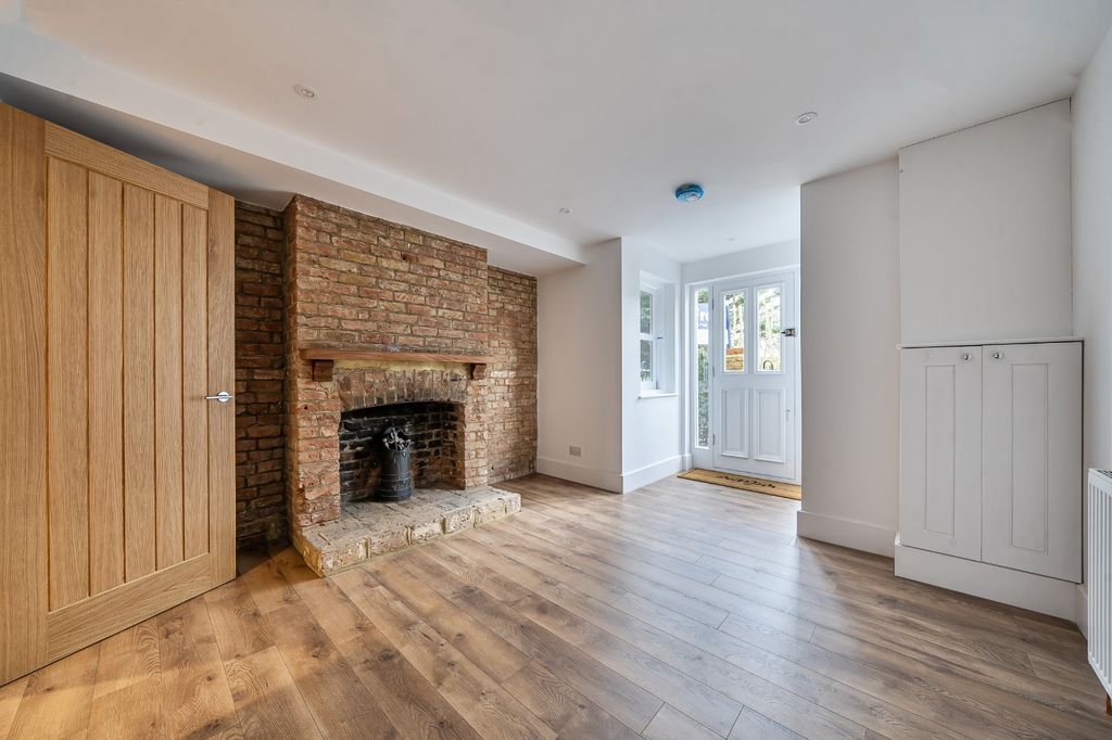 Property photo 2 of 32 Picture No. 18