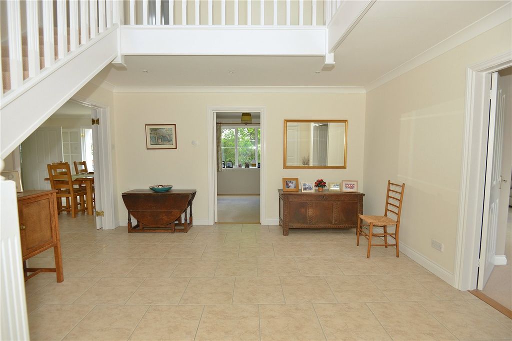Property photo 3 of 20 Entrance Hall