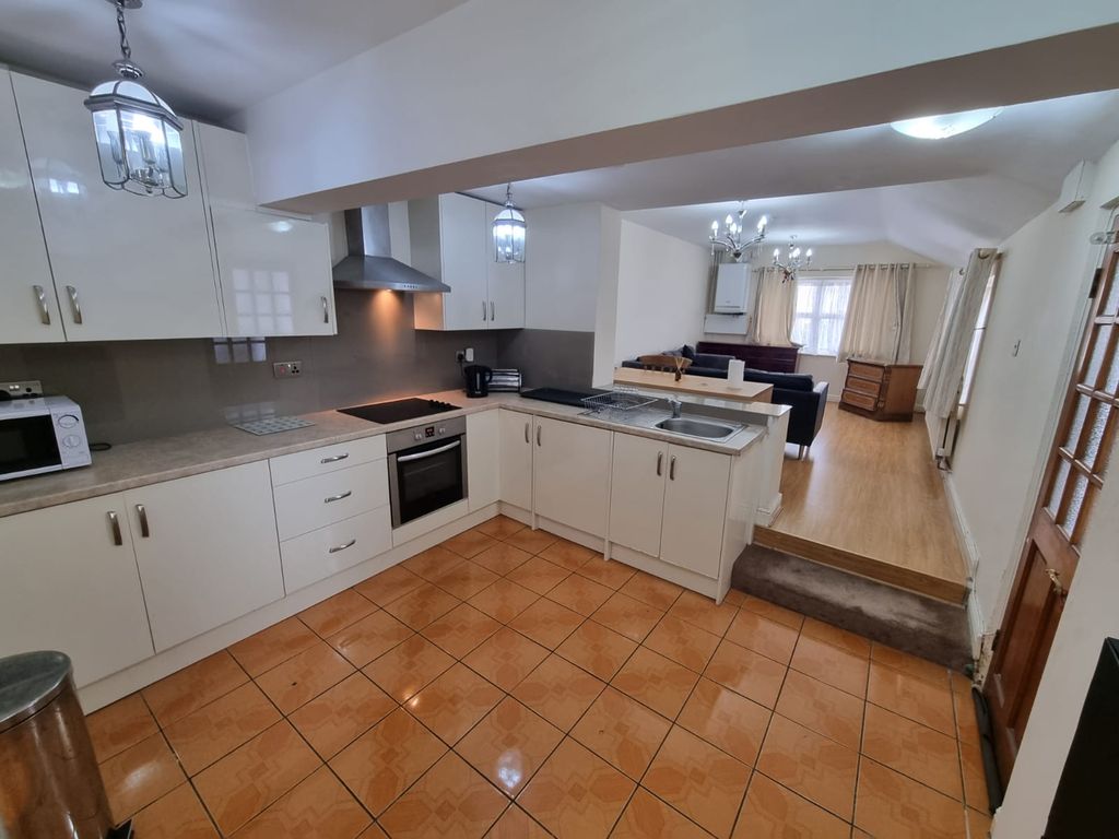 Property photo 2 of 5