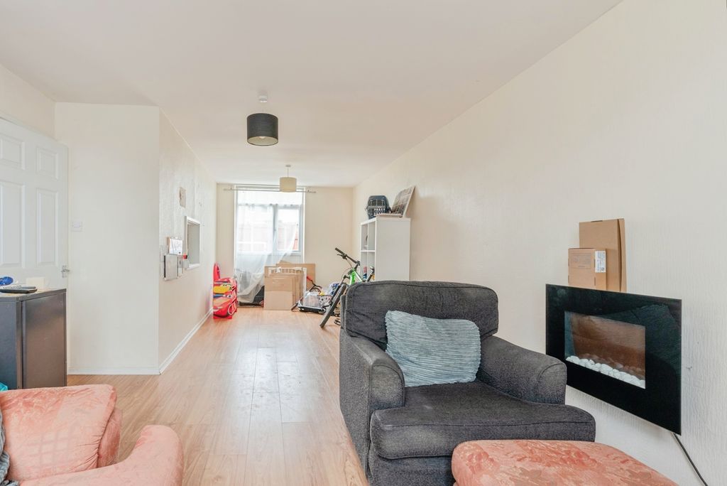 Property photo 3 of 18 Pbox-Img.Jpg