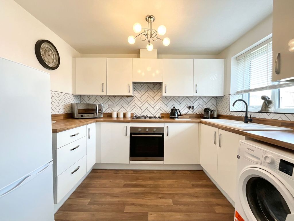 Property photo 3 of 19