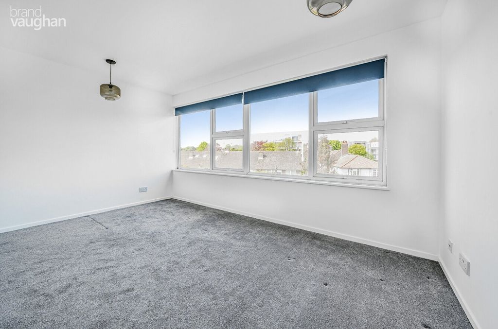 Property photo 2 of 9 Lounge