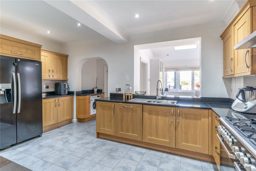Property photo 3 of 18 Kitchen