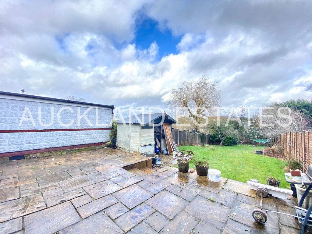 Property photo 2 of 23