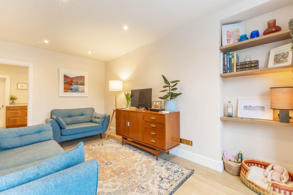 Property photo 2 of 20