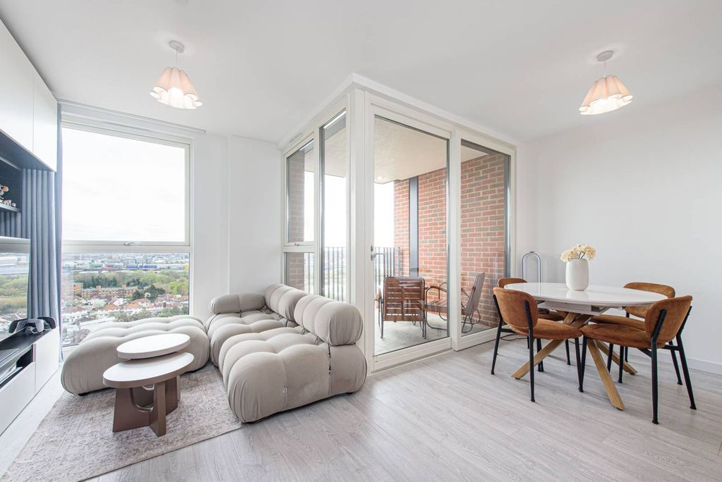 Property photo 2 of 8