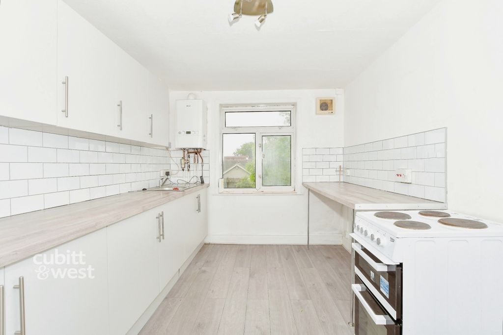 Property photo 1 of 8 0B74A6F7-901Gg1E5...