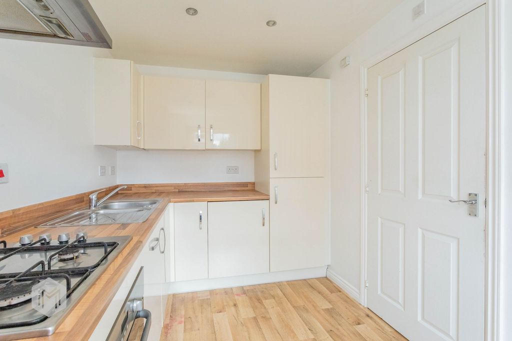 Property photo 2 of 24