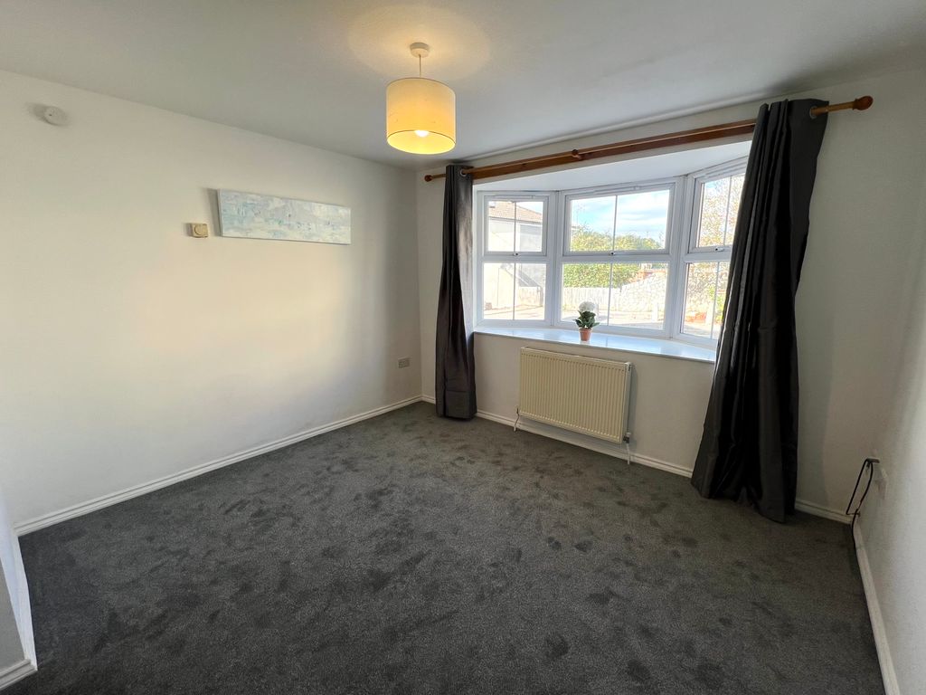 Property photo 2 of 7 Living Room