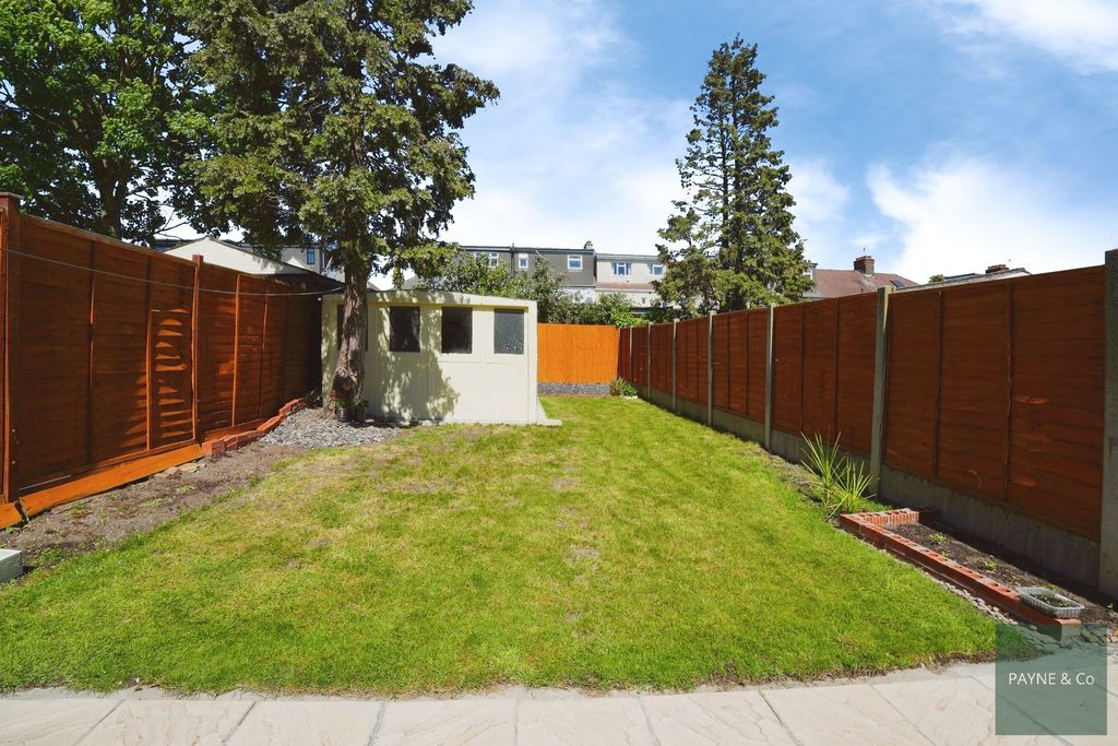 Property photo 2 of 17