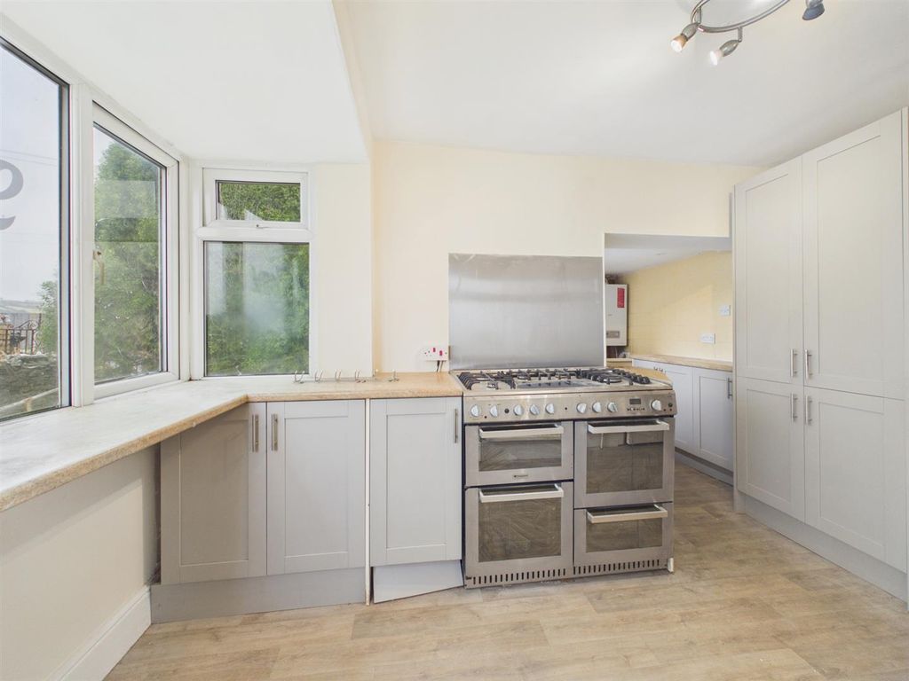 Property photo 3 of 16 Kitchen