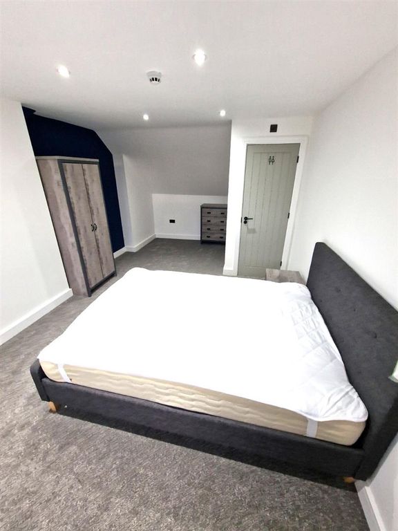 Property photo 1 of 10 Room 4 Sf With Ensuite.Jpg