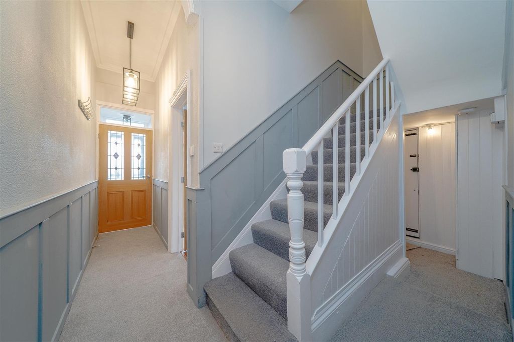 Property photo 3 of 26 Entrance Hallway