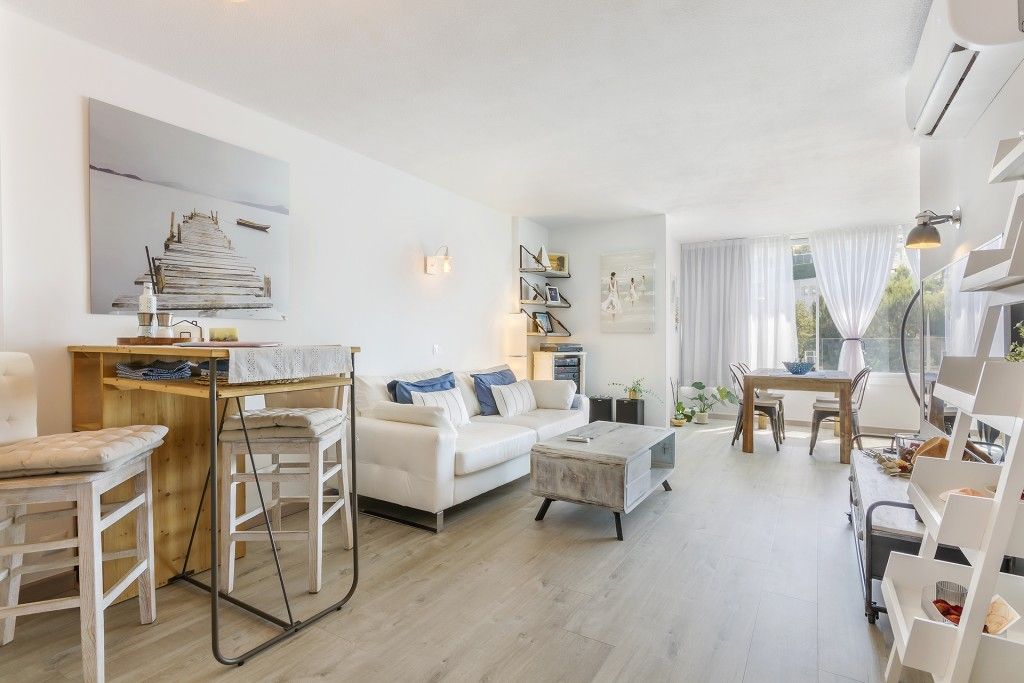 Property photo 2 of 20 Living (2)