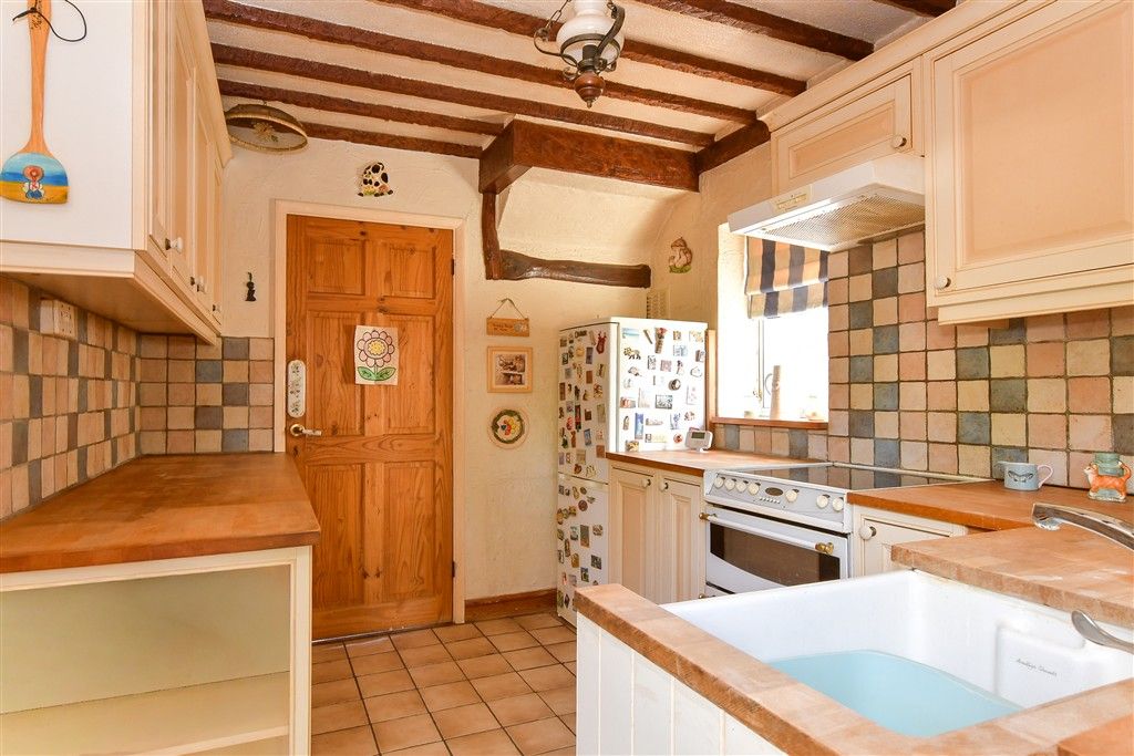 Property photo 3 of 11 Kitchen