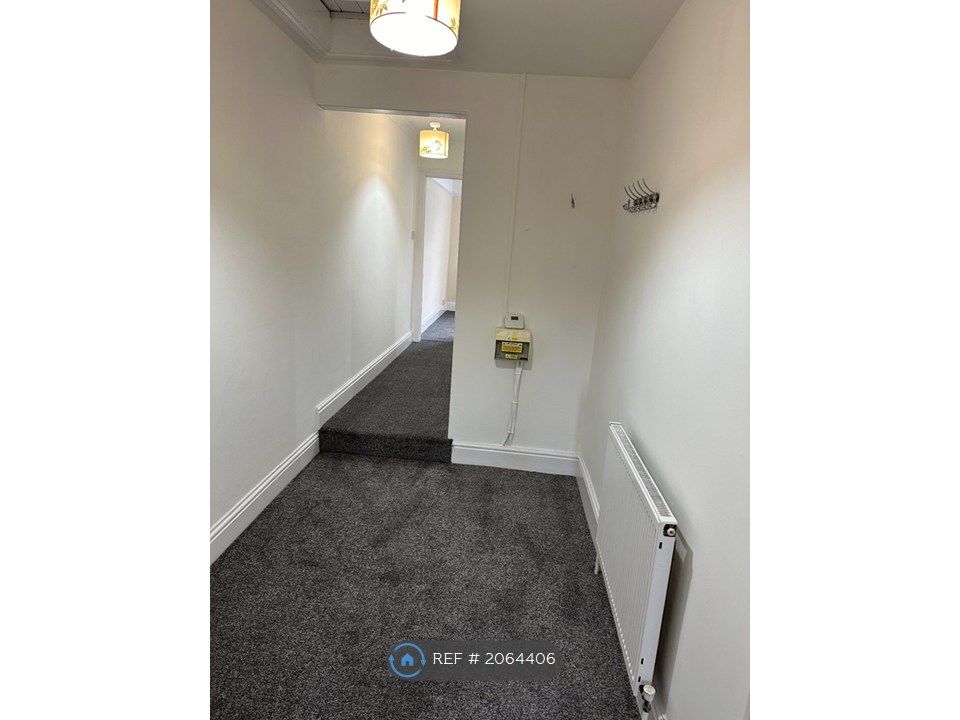 Property photo 2 of 6 Hall