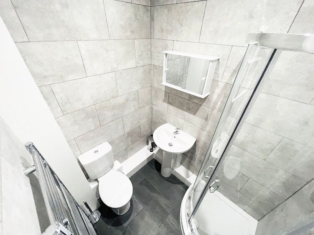 Property photo 3 of 8 Shared Shower Room