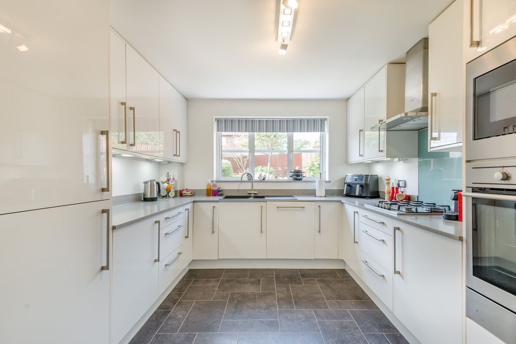 Property photo 3 of 41