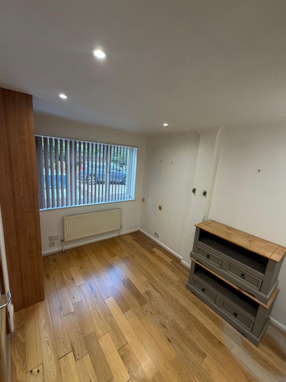 Property photo 2 of 25