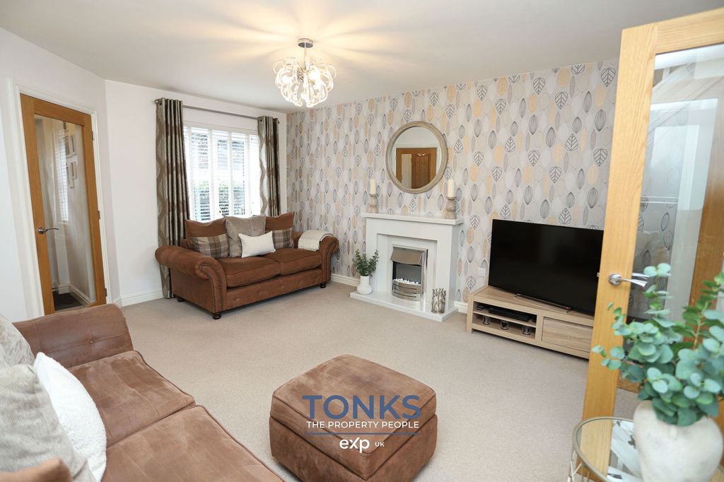 Property photo 2 of 23