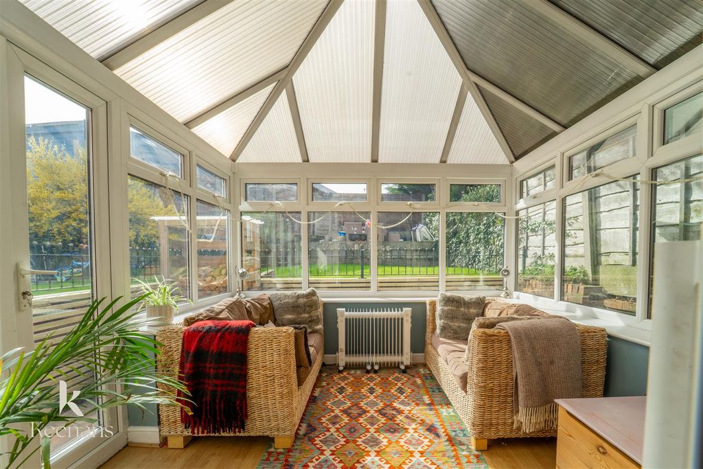 Property photo 2 of 32 Sunroom-1.Jpg