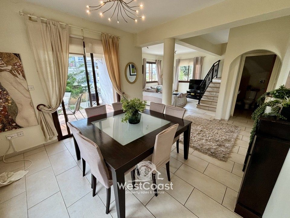 Property photo 2 of 31
